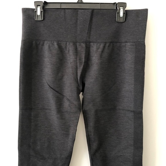 Lululemon Gray Seamlessly Crops 12 - Picture 4 of 6